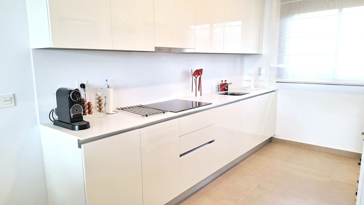 4 sypialnia Dom blizniak na sprzedaż w Manilva z basenem garażem - 595 000 € (Ref: 10039259)