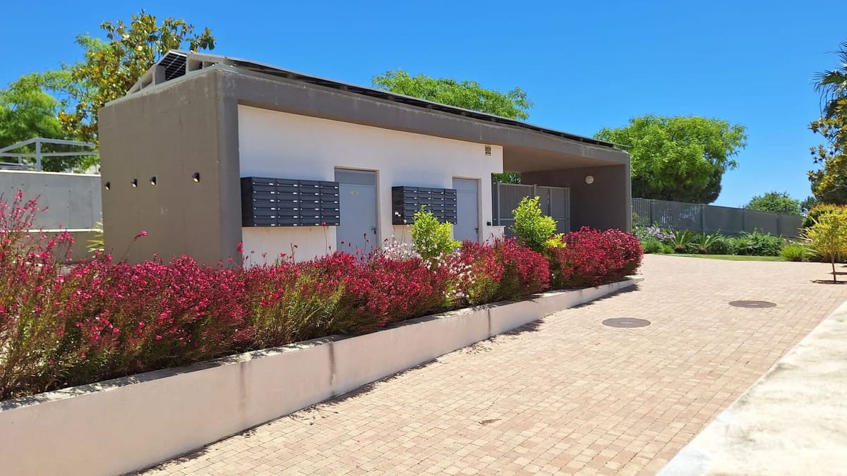 4 sypialnia Dom blizniak na sprzedaż w Manilva z basenem garażem - 595 000 € (Ref: 10039259)