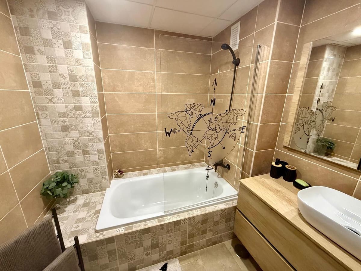 2 bedroom Apartment for sale in Calahonda with pool garage - € 345,000 (Ref: 10039260)