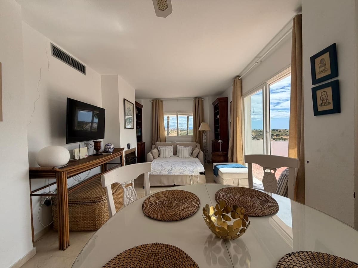 1 soveværelse Lejlighed til salg i Estepona med swimmingpool - € 299.000 (Ref: 10039263)