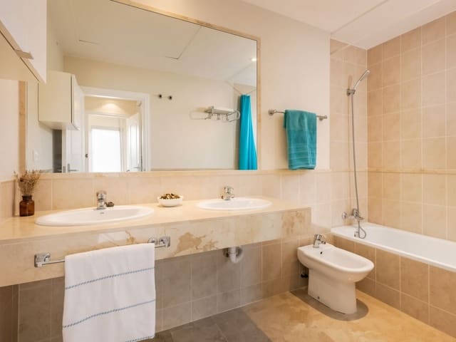 4 sypialnia Apartament na sprzedaż w Buenas Noches, Estepona z basenem garażem - 480 000 € (Ref: 10039264)
