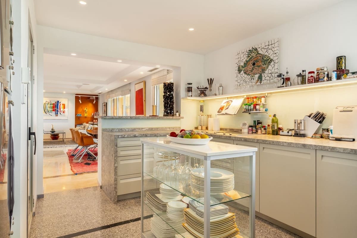 5 quarto Apartamento para venda em Nueva Andalucia com piscina garagem - 3 250 000 € (Ref: 10039265)