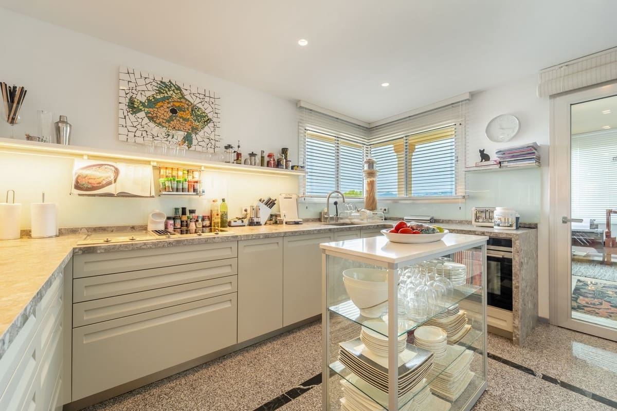 5 quarto Apartamento para venda em Nueva Andalucia com piscina garagem - 3 250 000 € (Ref: 10039265)