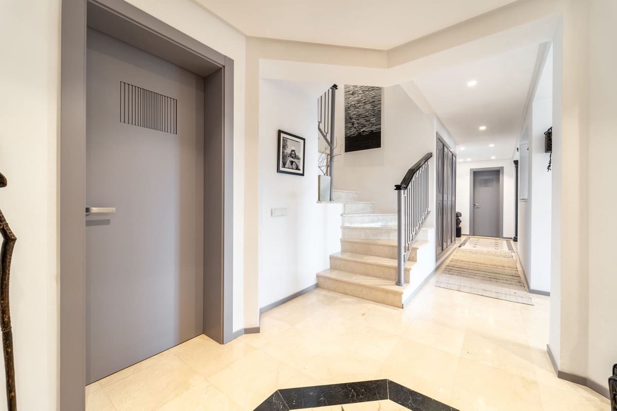 5 quarto Apartamento para venda em Nueva Andalucia com piscina garagem - 3 250 000 € (Ref: 10039265)