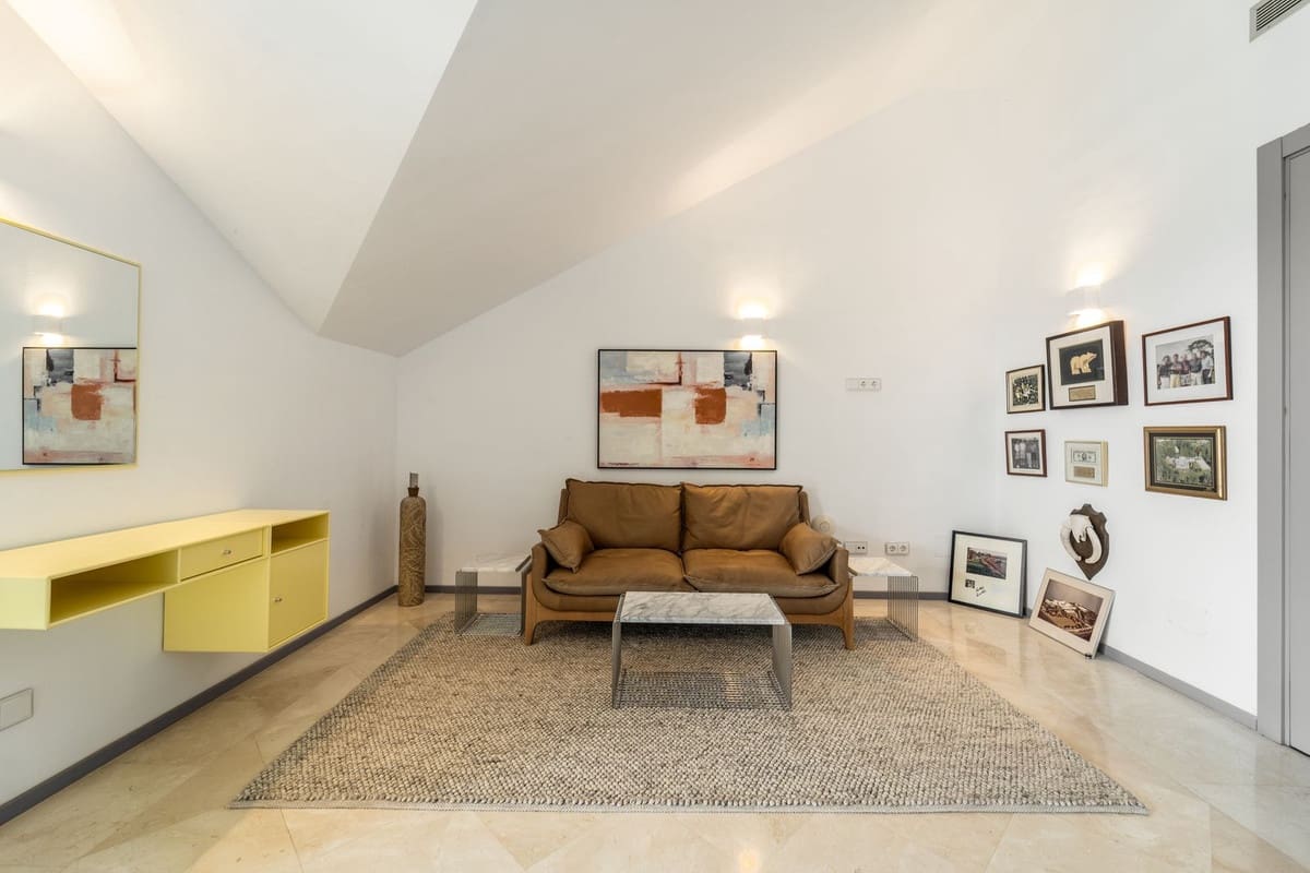 5 quarto Apartamento para venda em Nueva Andalucia com piscina garagem - 3 250 000 € (Ref: 10039265)