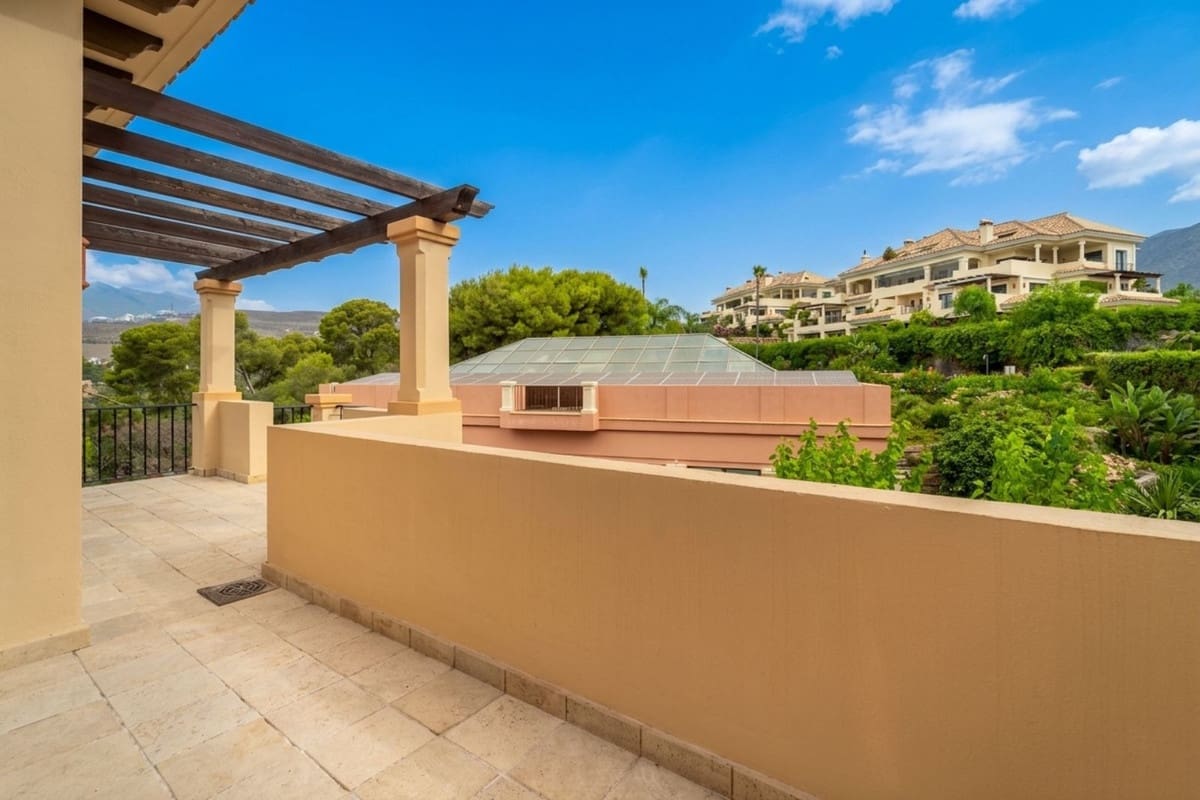 5 quarto Apartamento para venda em Nueva Andalucia com piscina garagem - 3 250 000 € (Ref: 10039265)