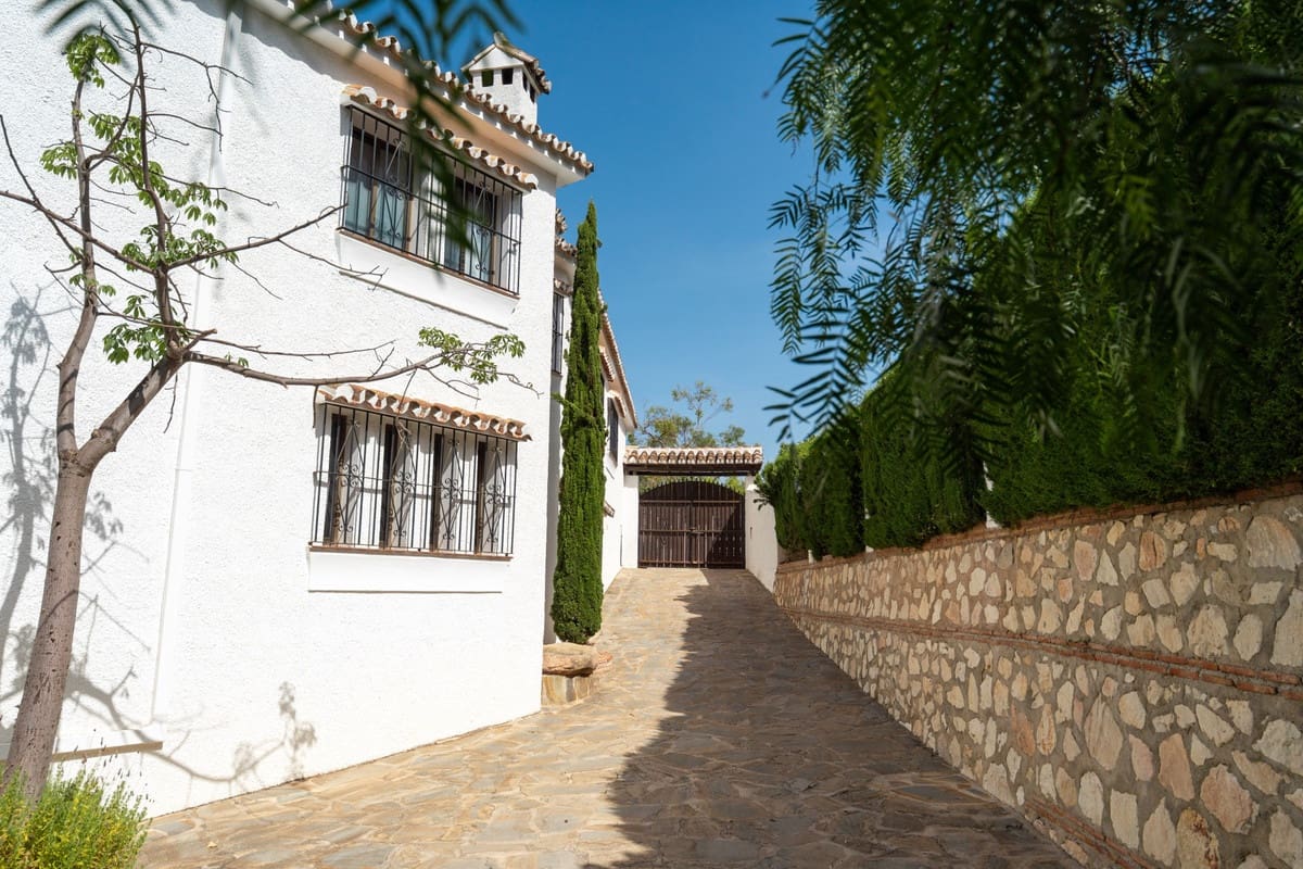 6 sovrum Villa till salu i Benalmadena med pool - 1 895 000 € (Ref: 10042233)