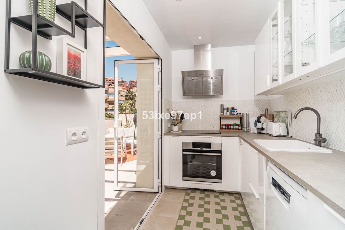 2 slaapkamer Appartement te koop in Calahonda met zwembad garage - € 439.000 (Ref: 10044363)