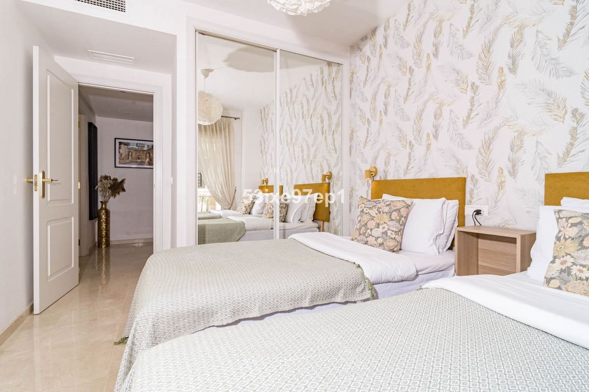 2 slaapkamer Appartement te koop in Calahonda met zwembad garage - € 439.000 (Ref: 10044363)