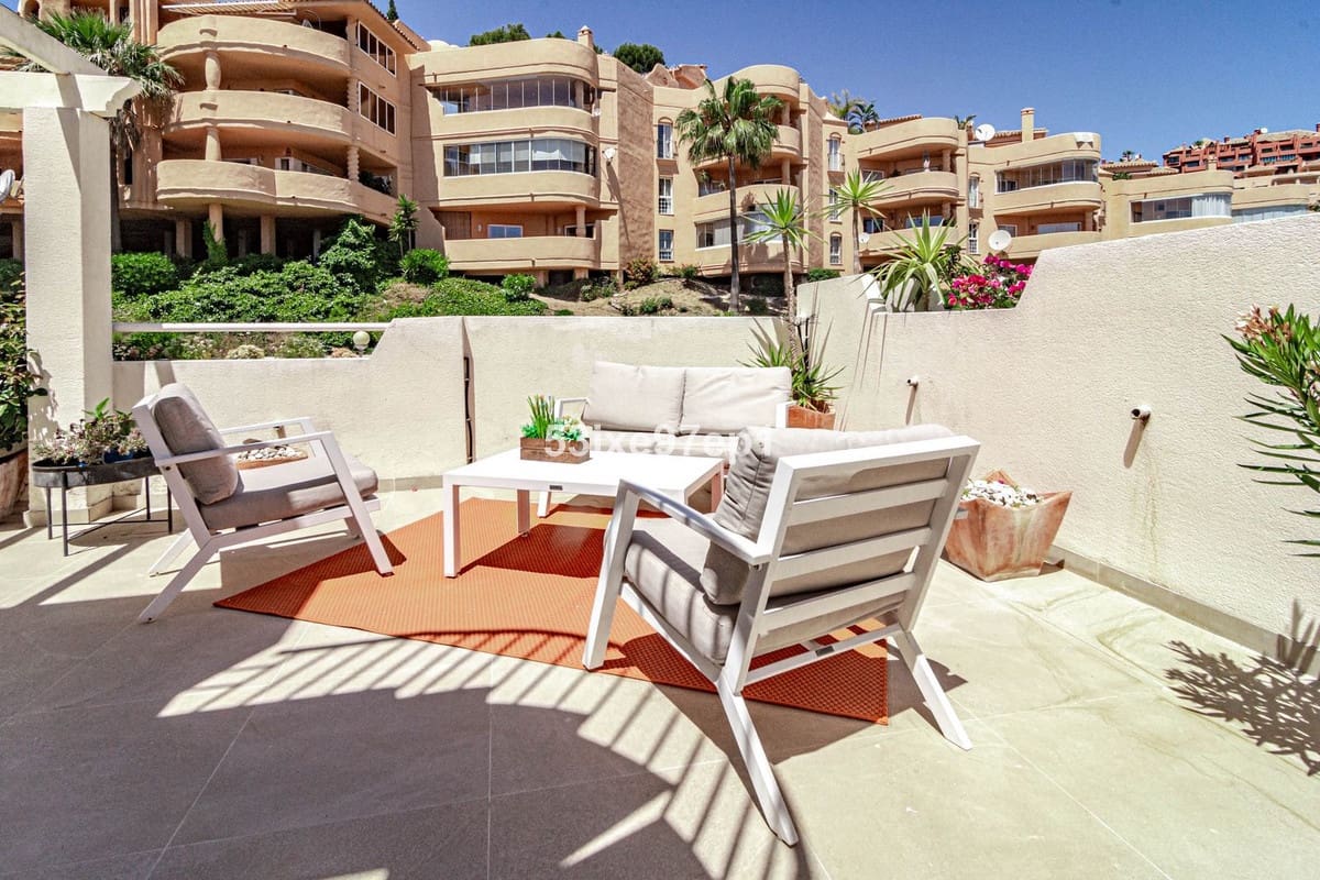 2 slaapkamer Appartement te koop in Calahonda met zwembad garage - € 439.000 (Ref: 10044363)