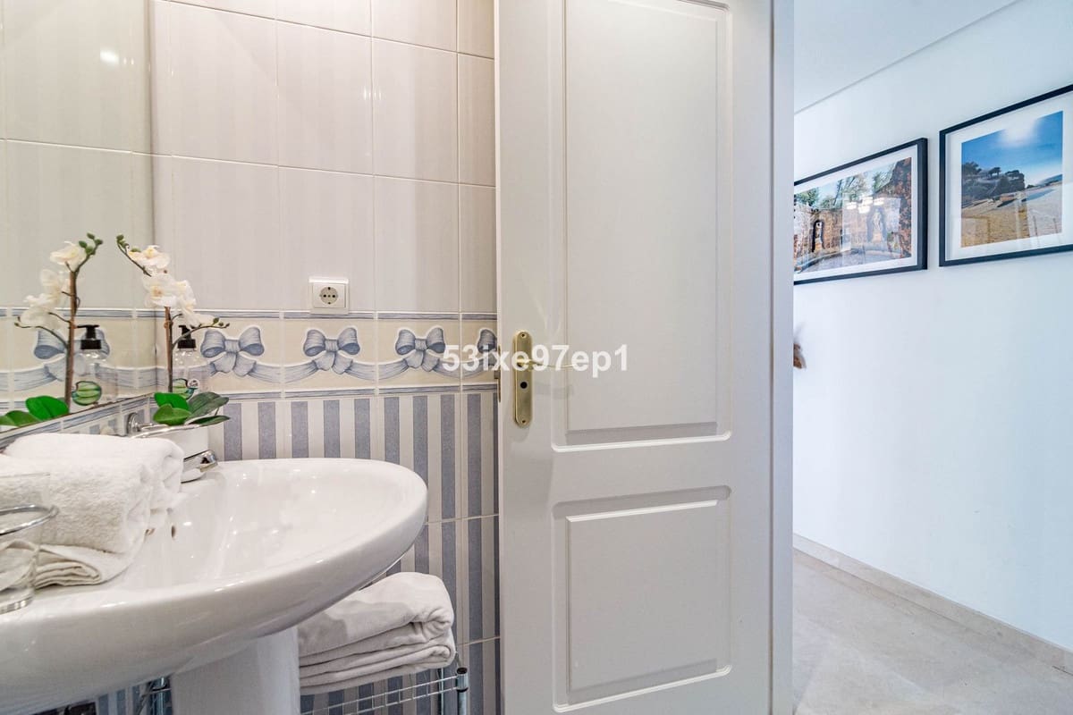2 slaapkamer Appartement te koop in Calahonda met zwembad garage - € 439.000 (Ref: 10044363)