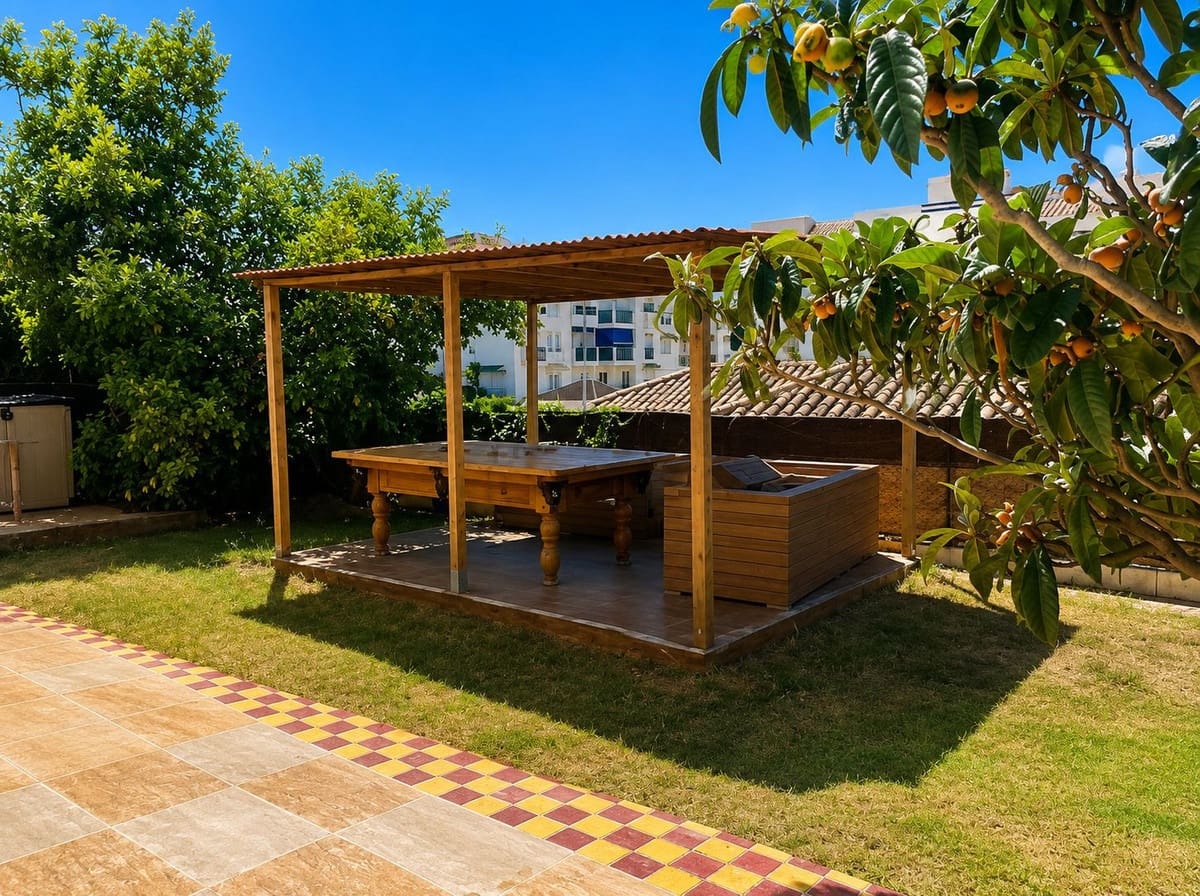 2 bedroom Apartment for sale in Nueva Andalucia with pool - € 459,000 (Ref: 10044369)