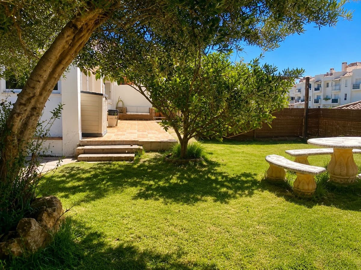 2 bedroom Apartment for sale in Nueva Andalucia with pool - € 459,000 (Ref: 10044369)
