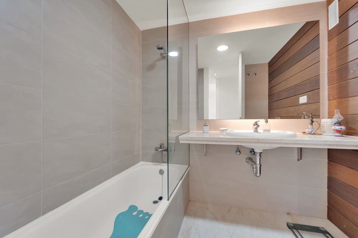 3 quarto Apartamento para venda em Manilva com piscina garagem - 360 000 € (Ref: 10061128)
