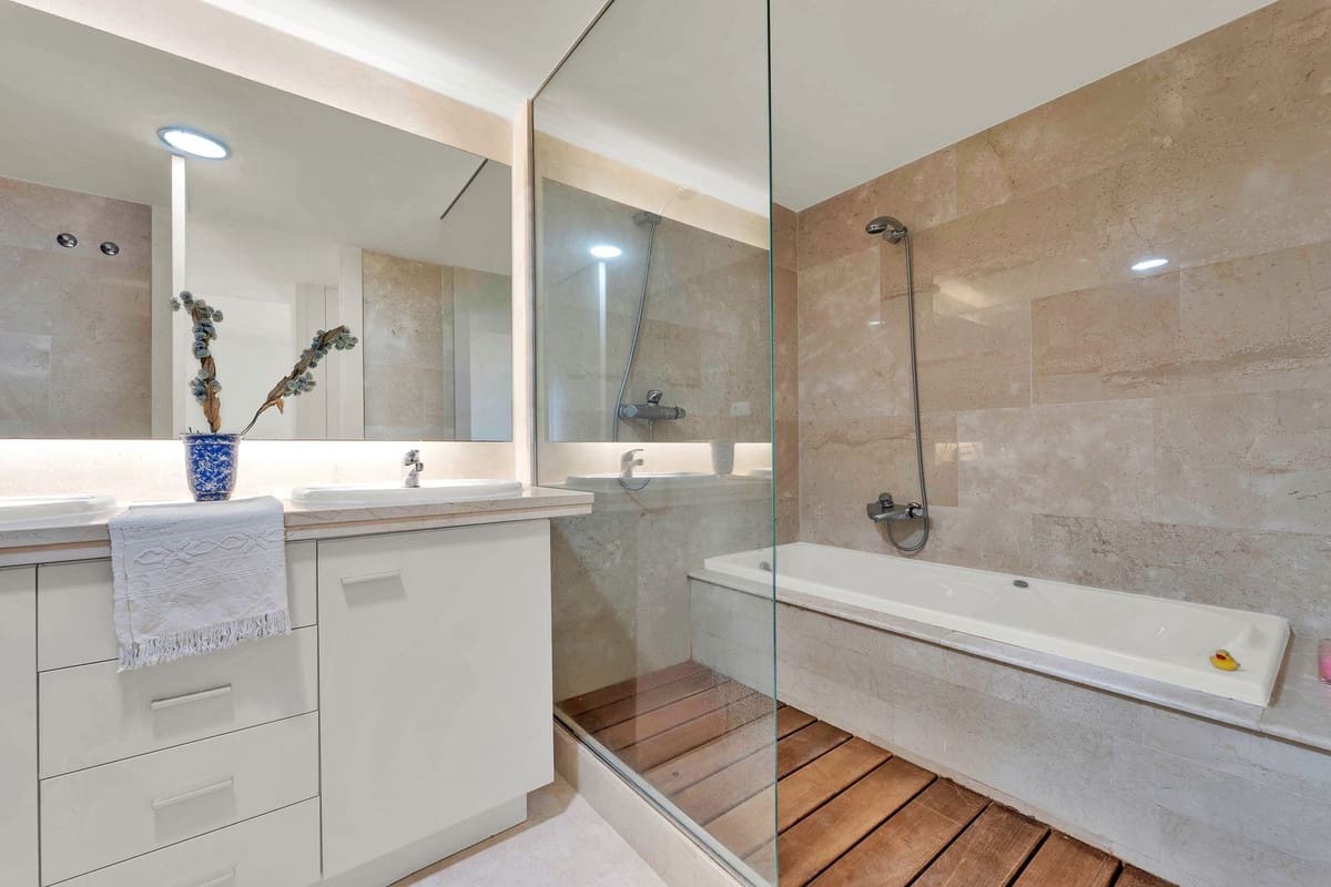3 quarto Apartamento para venda em Manilva com piscina garagem - 360 000 € (Ref: 10061128)