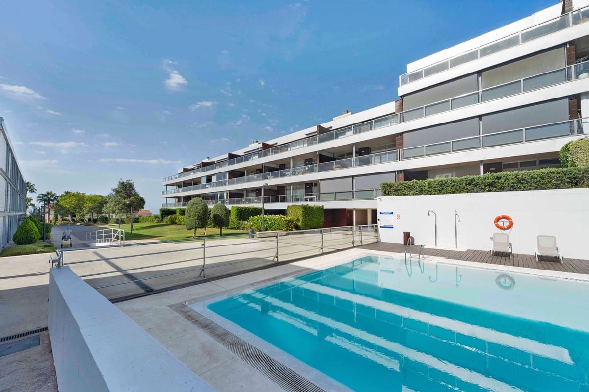 3 quarto Apartamento para venda em Manilva com piscina garagem - 360 000 € (Ref: 10061128)