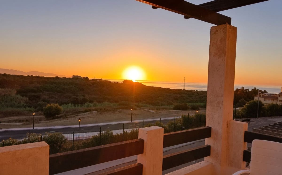 2 chambre Appartement à vendre à La Duquesa / Puerto de la Duquesa avec piscine - 273 000 € (Ref: 10061130)