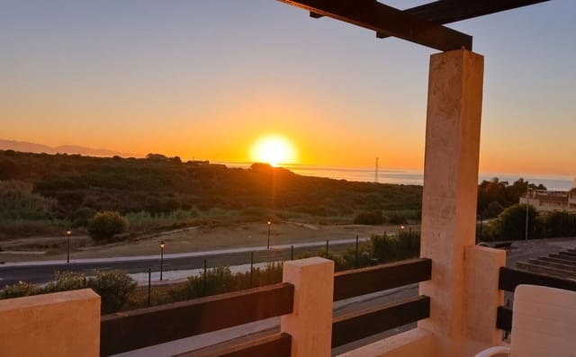 2 chambre Appartement à vendre à La Duquesa / Puerto de la Duquesa, Manilva avec piscine - 273 000 € (Ref: 10061130)