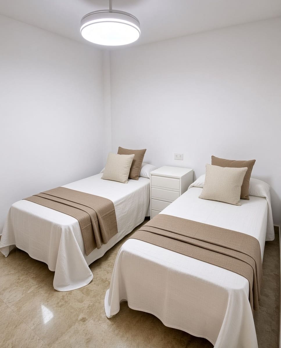 2 chambre Appartement à vendre à La Duquesa / Puerto de la Duquesa avec piscine - 273 000 € (Ref: 10061130)