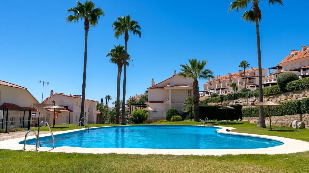 2 chambre Appartement à vendre à La Duquesa / Puerto de la Duquesa avec piscine - 273 000 € (Ref: 10061130)
