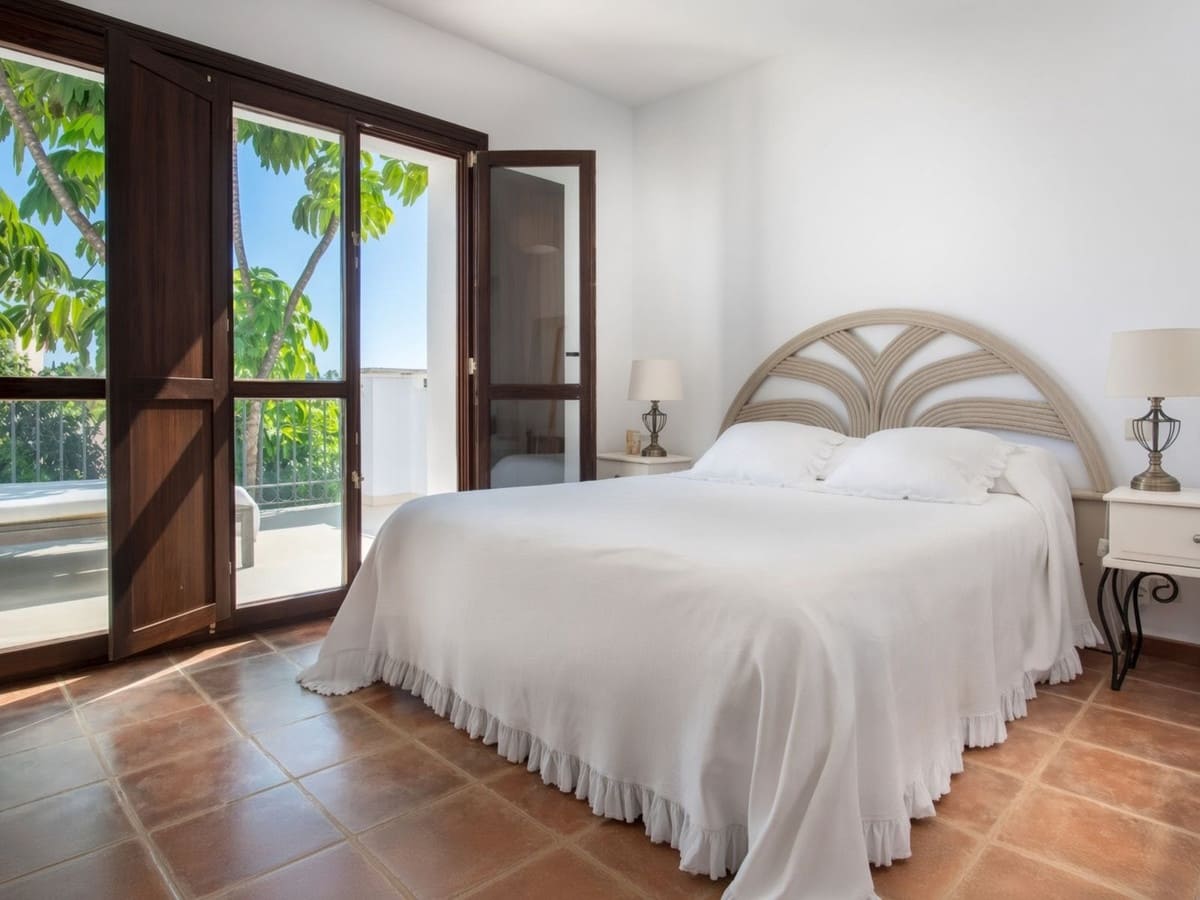 4 Zimmer Doppelhaus zu verkaufen in El Paraiso mit Pool Garage - 739.000 € (Ref: 10061137)