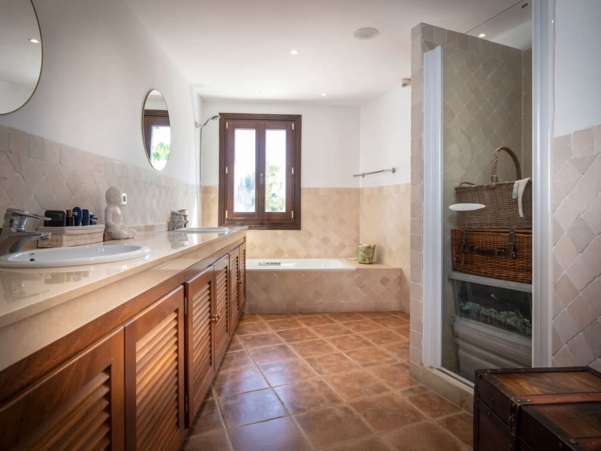 4 Zimmer Doppelhaus zu verkaufen in El Paraiso mit Pool Garage - 739.000 € (Ref: 10061137)