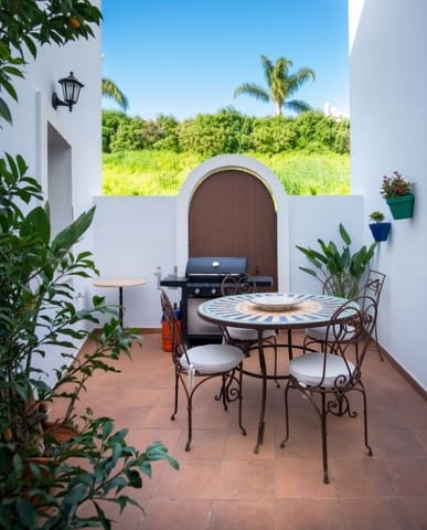 4 Zimmer Doppelhaus zu verkaufen in El Paraiso, Estepona mit Pool Garage - 739.000 € (Ref: 10061137)