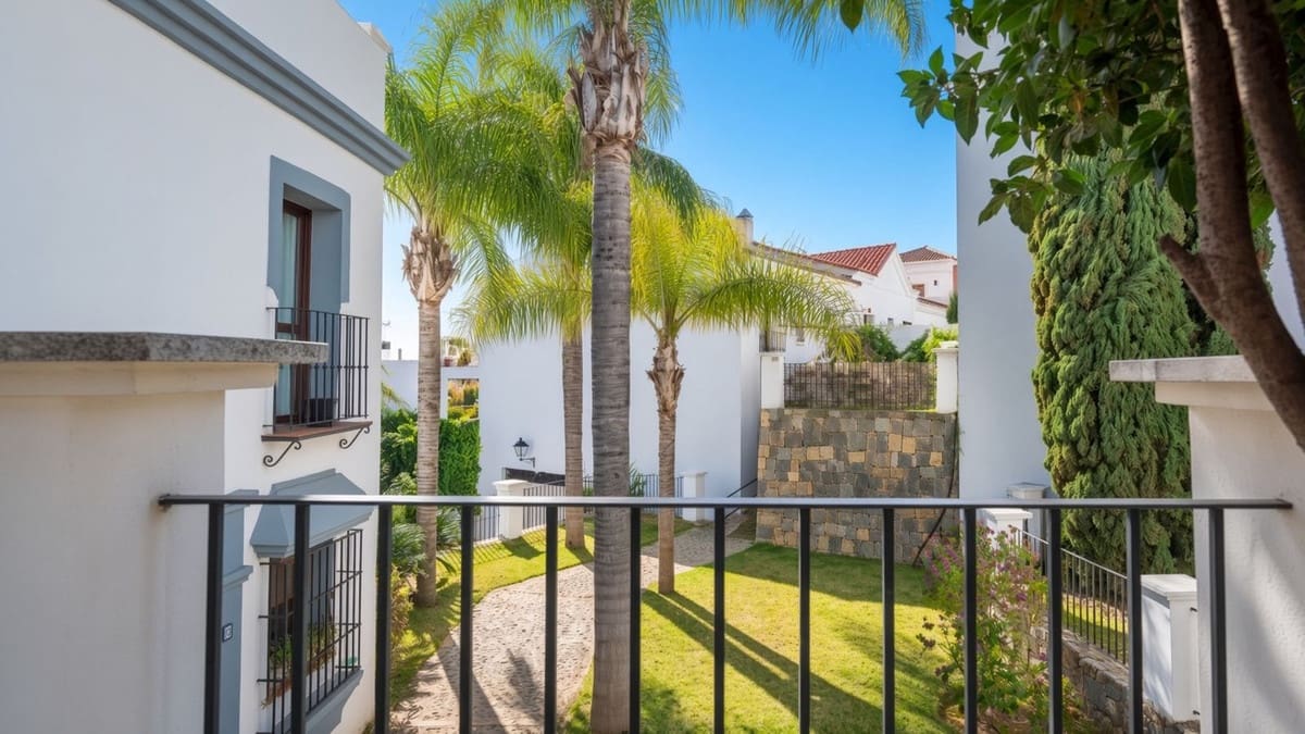 4 Zimmer Doppelhaus zu verkaufen in El Paraiso mit Pool Garage - 739.000 € (Ref: 10061137)