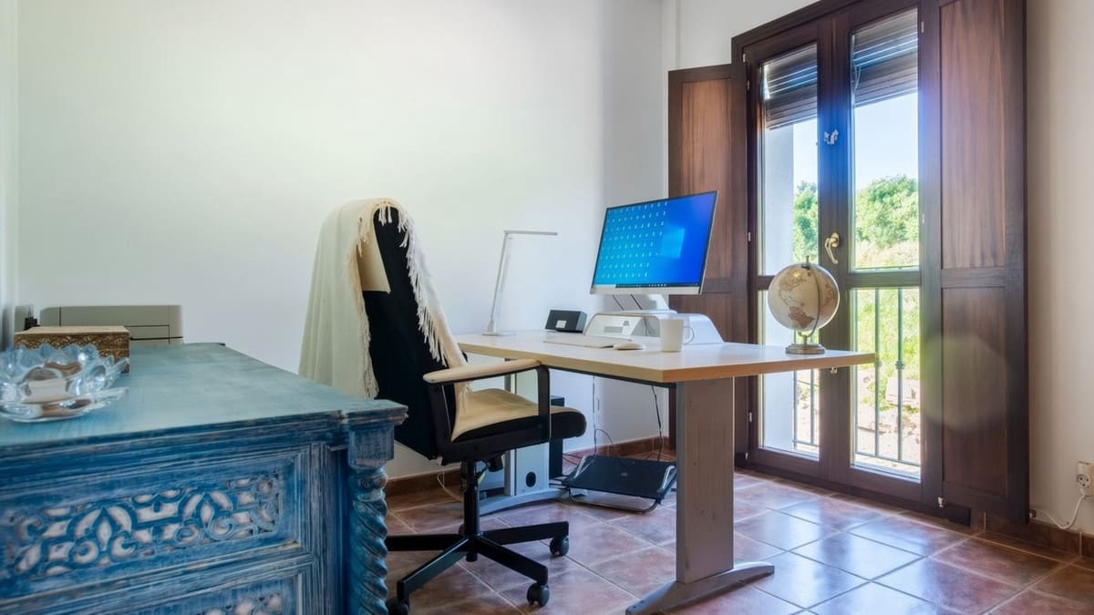 4 Zimmer Doppelhaus zu verkaufen in El Paraiso mit Pool Garage - 739.000 € (Ref: 10061137)