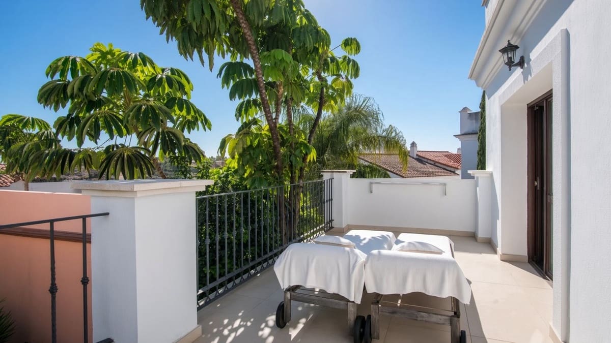 4 Zimmer Doppelhaus zu verkaufen in El Paraiso mit Pool Garage - 739.000 € (Ref: 10061137)