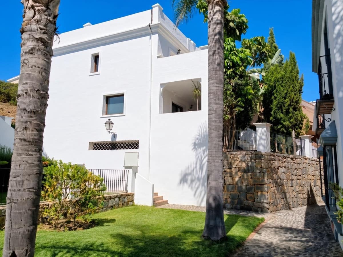 4 Zimmer Doppelhaus zu verkaufen in El Paraiso mit Pool Garage - 739.000 € (Ref: 10061137)