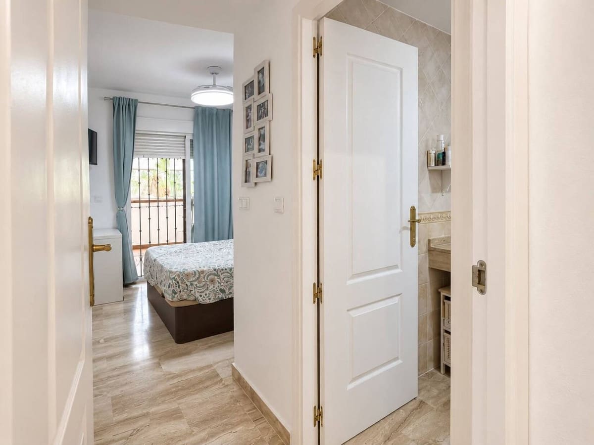 2 soveværelse Lejlighed til salg i Riviera del Sol med swimmingpool - € 295.000 (Ref: 10061140)