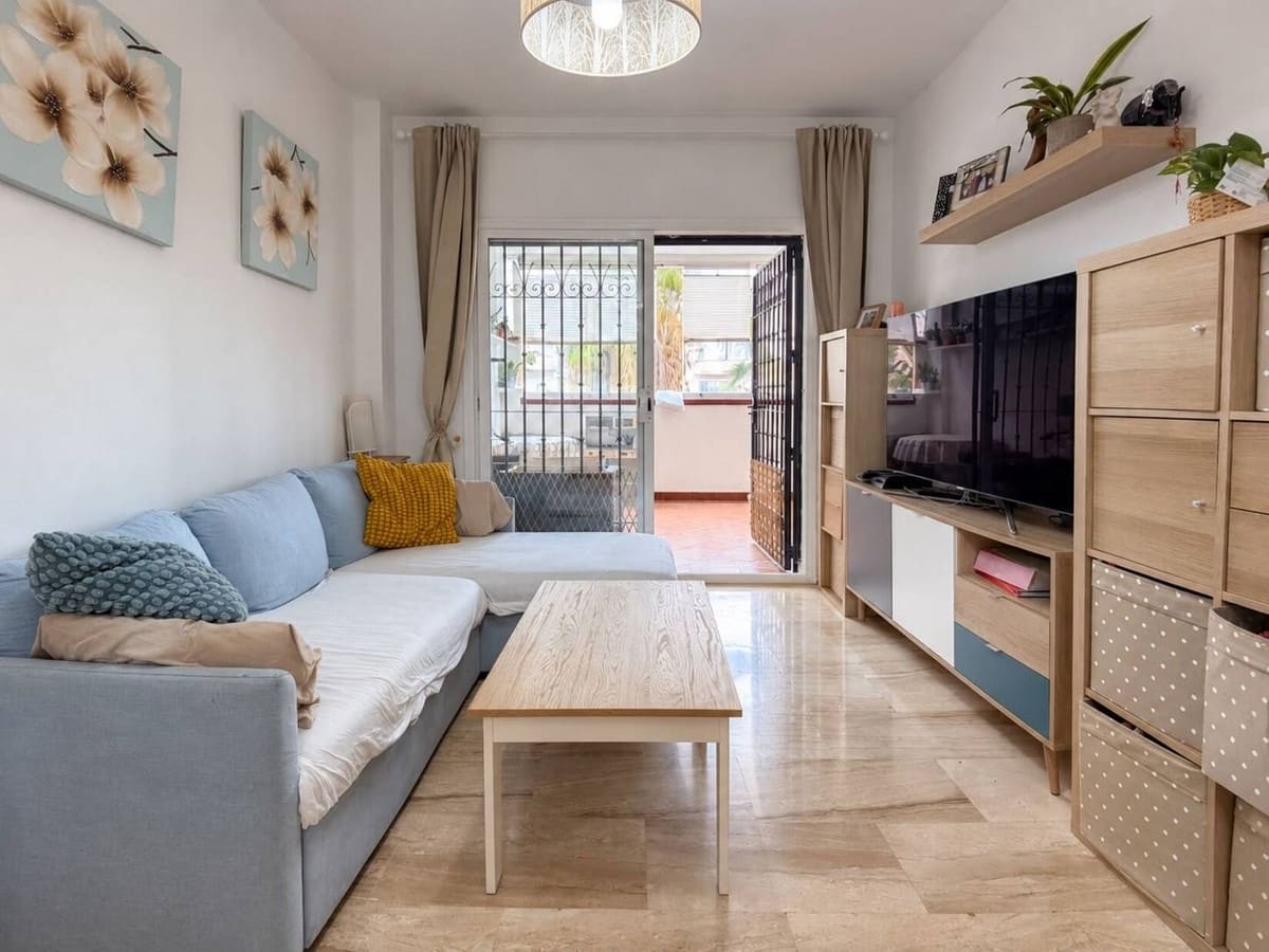 2 soveværelse Lejlighed til salg i Riviera del Sol med swimmingpool - € 295.000 (Ref: 10061140)