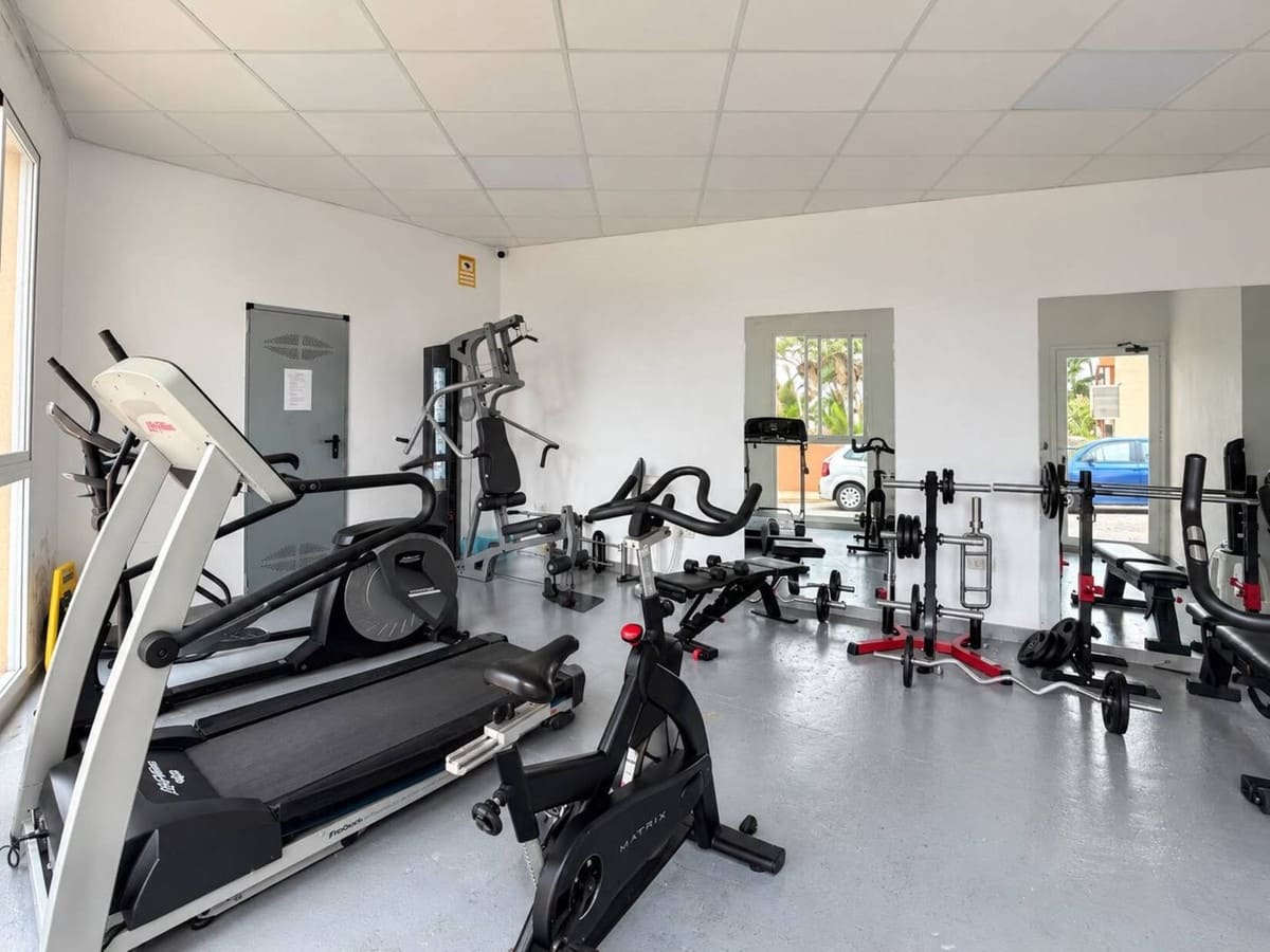2 soveværelse Lejlighed til salg i Riviera del Sol med swimmingpool - € 295.000 (Ref: 10061140)