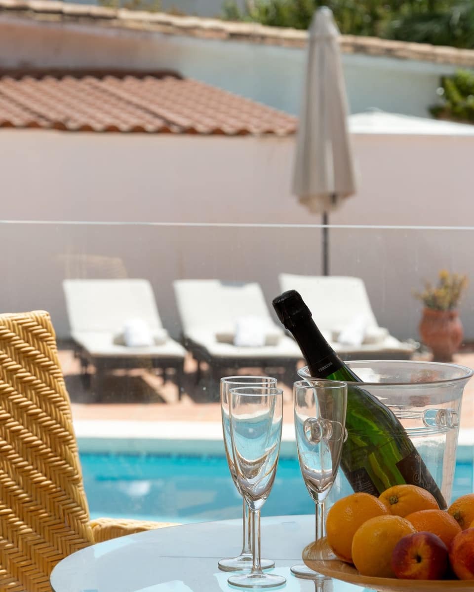 3 bedroom Villa for sale in Benalmadena with pool garage - € 895,000 (Ref: 10061145)