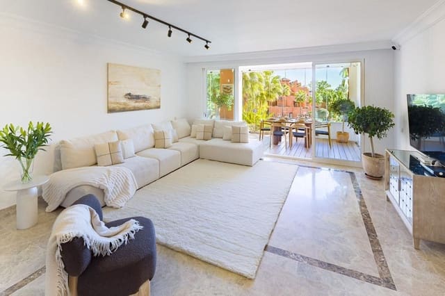 4 makuuhuone Huoneisto myytävänä paikassa Nueva Andalucia, Marbella mukana uima-altaan 
autotalli - 1 090 000 € (Ref: 10061148)