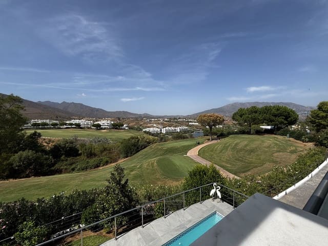 3 makuuhuone Huvila myytävänä paikassa La Cala Golf, Mijas mukana uima-altaan 
autotalli - 1 850 000 € (Ref: 10061151)