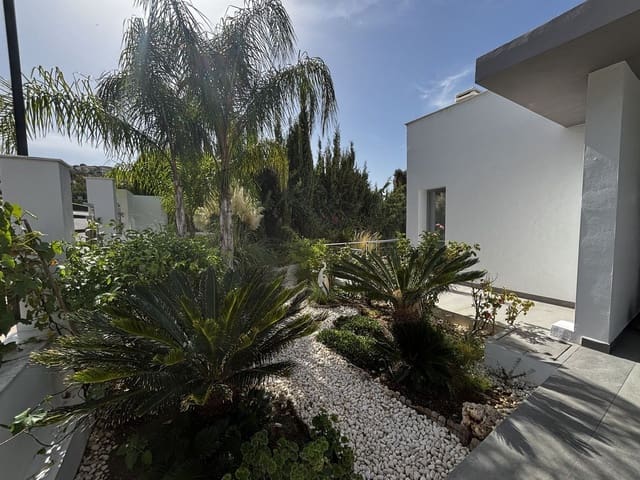 3 makuuhuone Huvila myytävänä paikassa La Cala Golf, Mijas mukana uima-altaan 
autotalli - 1 850 000 € (Ref: 10061151)