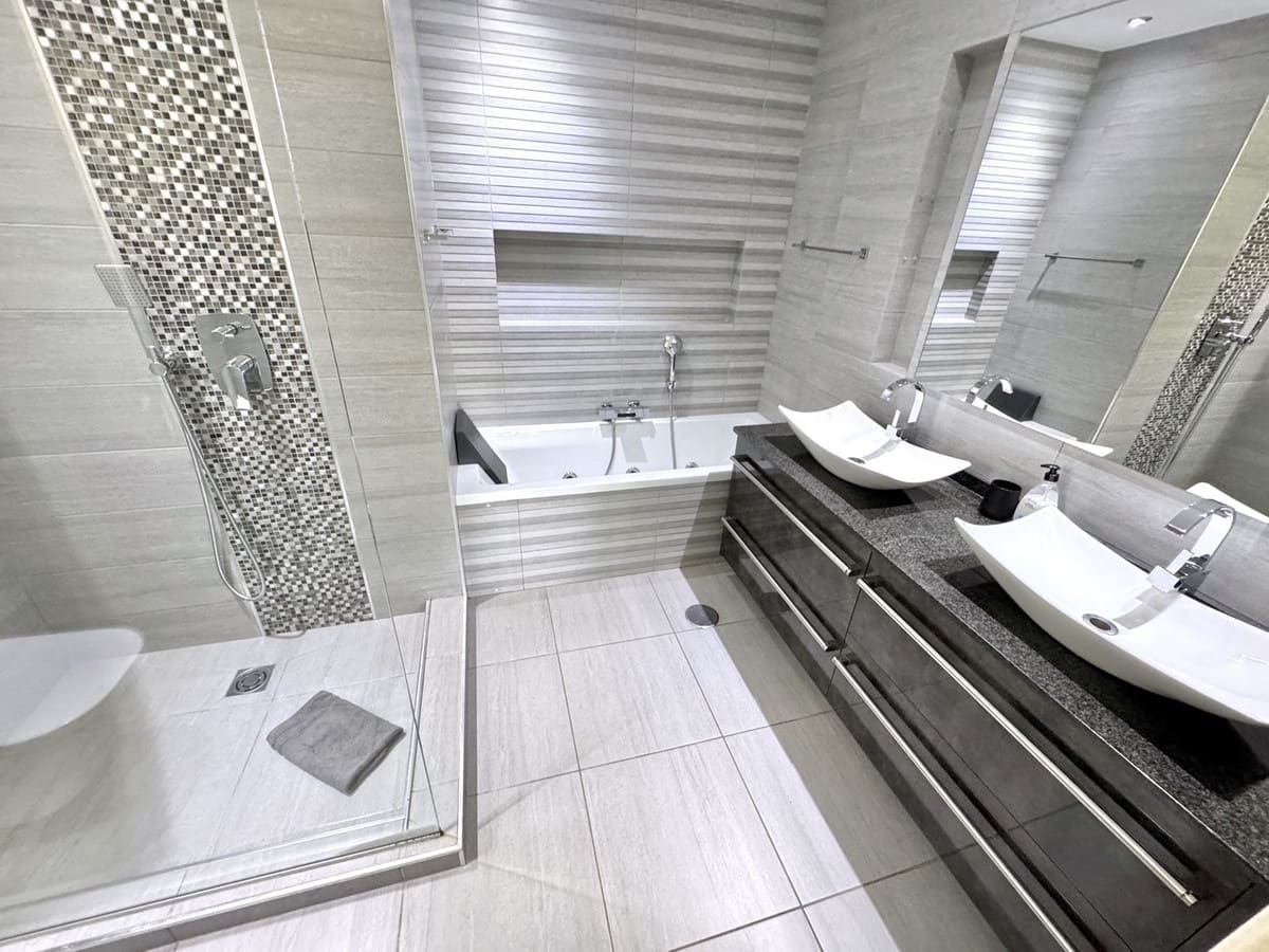 6 Zimmer Villa zu verkaufen in Benalmadena mit Pool Garage - 1.350.000 € (Ref: 10061152)