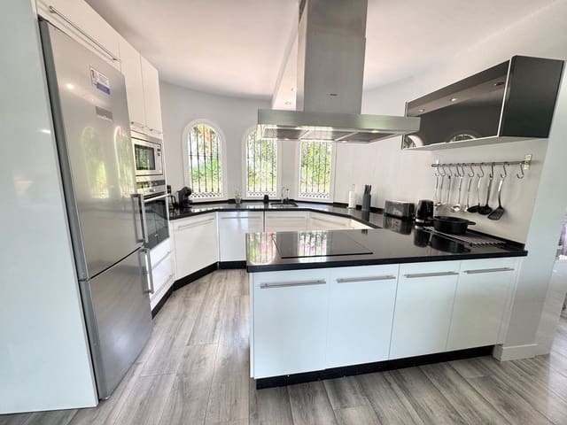 6 Zimmer Villa zu verkaufen in Benalmádena mit Pool Garage - 1.350.000 € (Ref: 10061152)