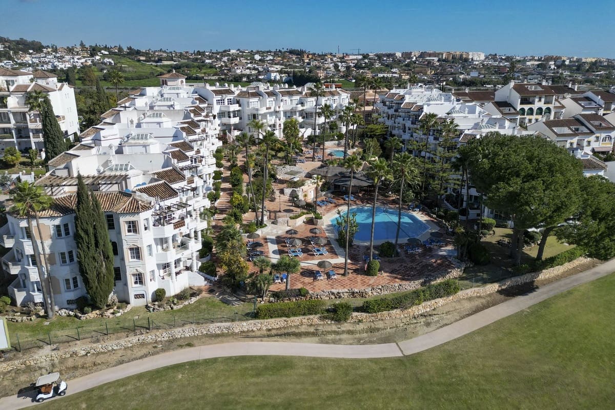 2 soveværelse Lejlighed til salg i Mijas Golf med swimmingpool - € 307.500 (Ref: 10062909)