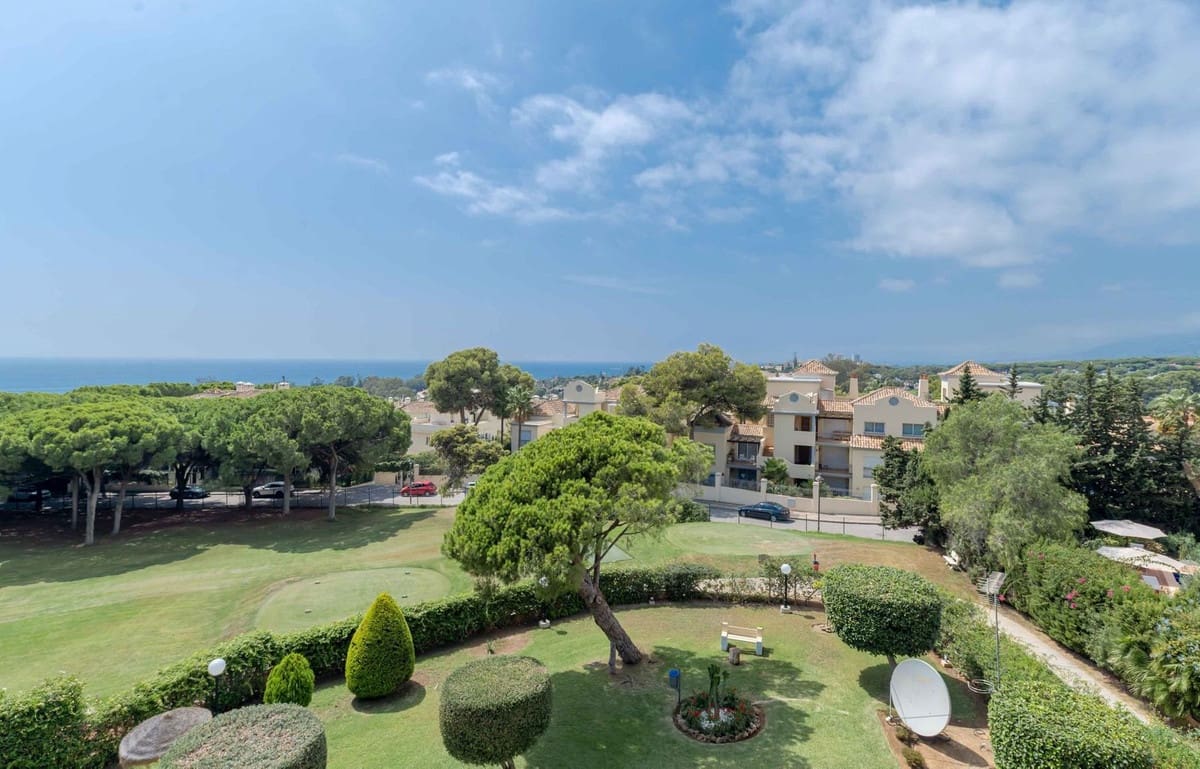 3 slaapkamer Appartement te koop in Cabopino met zwembad - € 749.000 (Ref: 10062914)