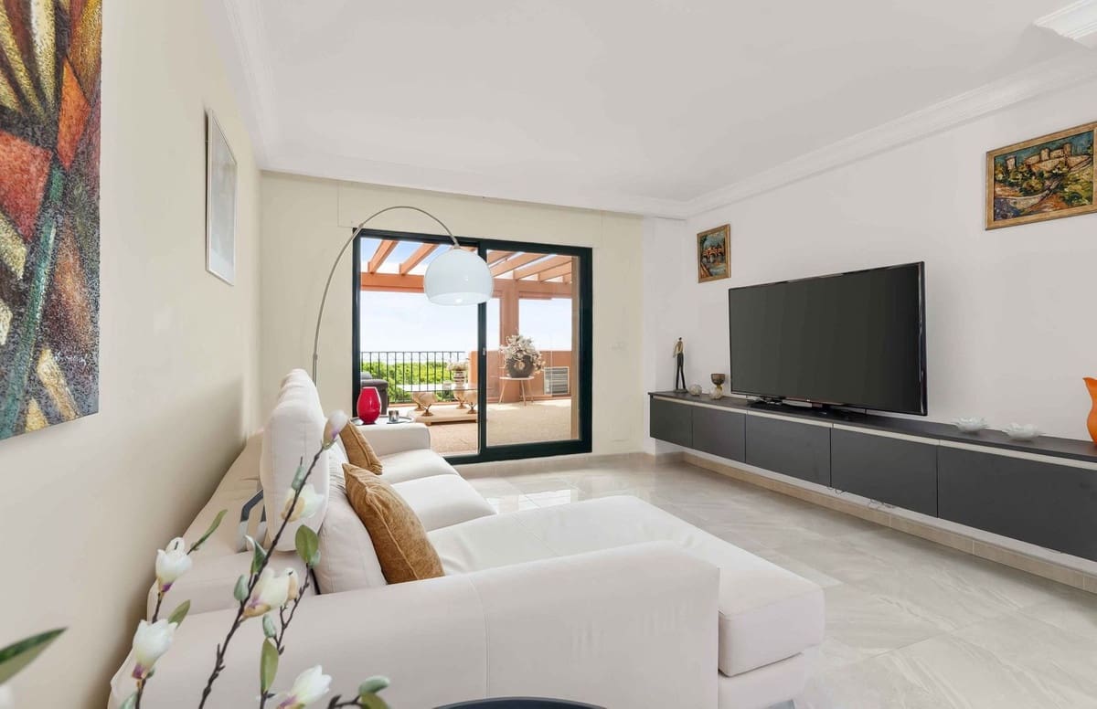 3 slaapkamer Appartement te koop in Cabopino met zwembad - € 749.000 (Ref: 10062914)