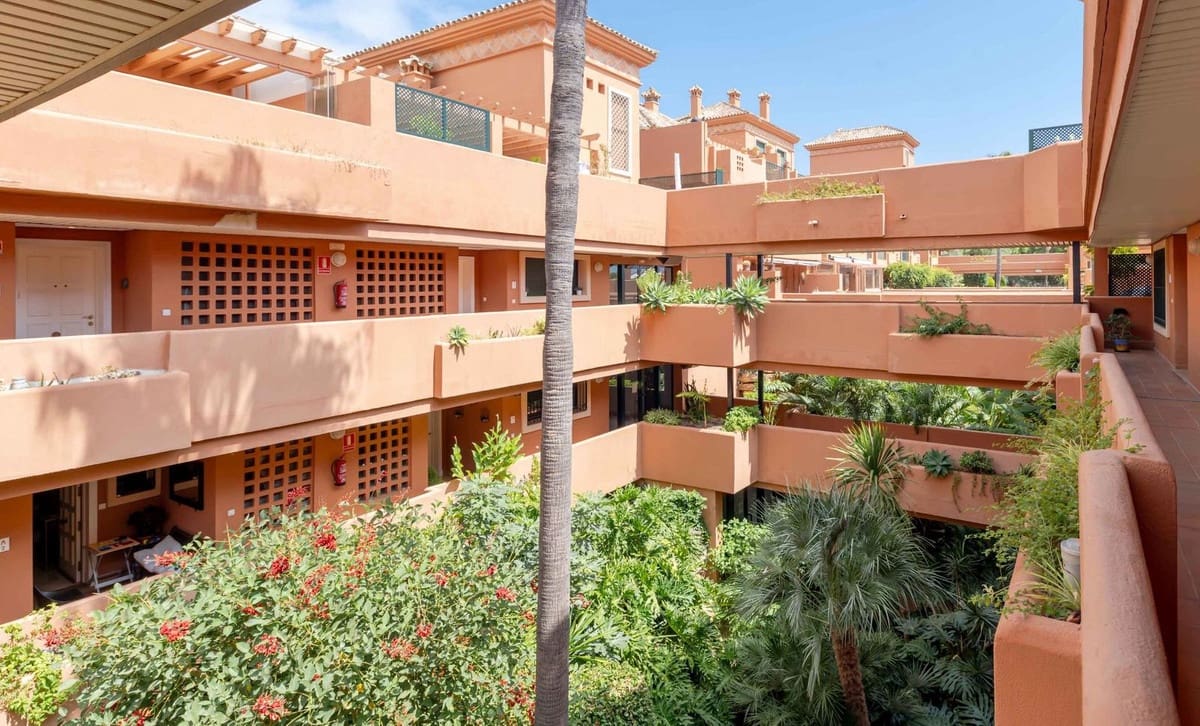 3 slaapkamer Appartement te koop in Cabopino met zwembad - € 749.000 (Ref: 10062914)