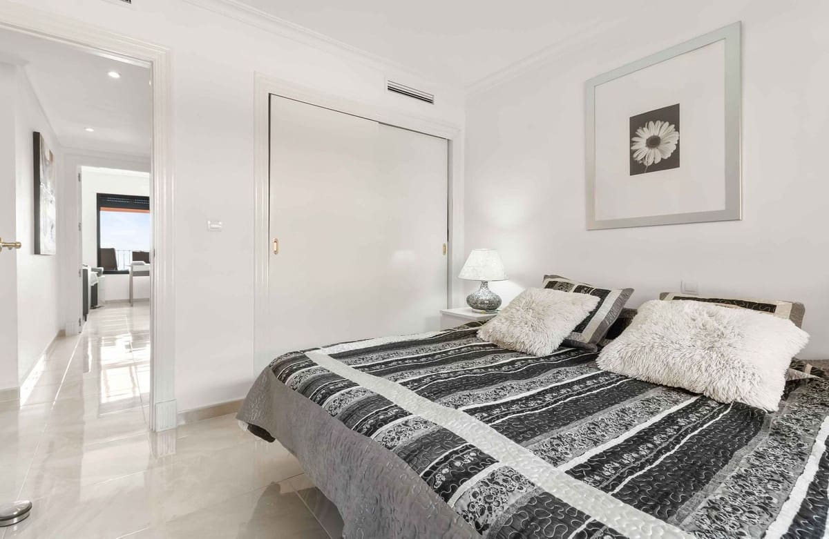 3 slaapkamer Appartement te koop in Cabopino met zwembad - € 749.000 (Ref: 10062914)