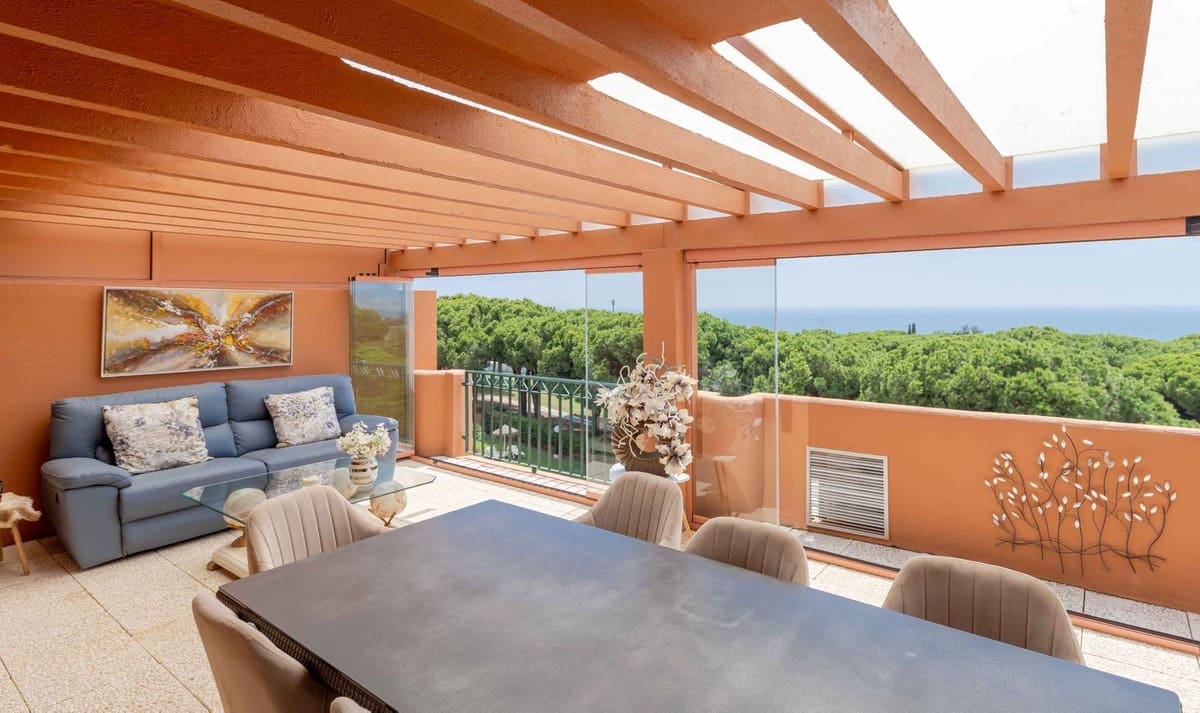 3 slaapkamer Appartement te koop in Cabopino met zwembad - € 749.000 (Ref: 10062914)