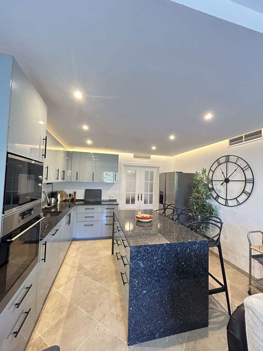 3 bedroom Apartment for sale in Calahonda with pool garage - € 345,000 (Ref: 10062915)