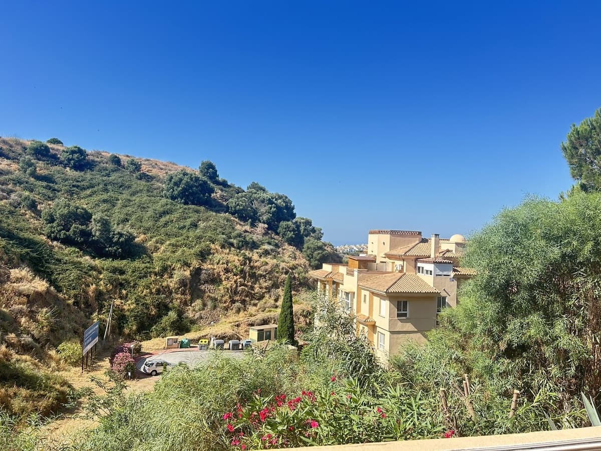 3 bedroom Apartment for sale in Calahonda with pool garage - € 345,000 (Ref: 10062915)