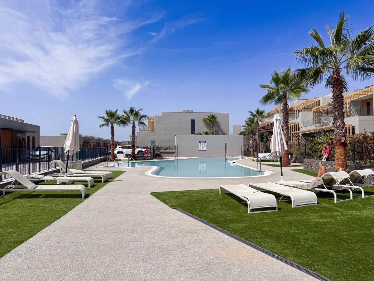 3 bedroom Townhouse for sale in El Chaparral with pool garage - € 889,500 (Ref: 10065495)