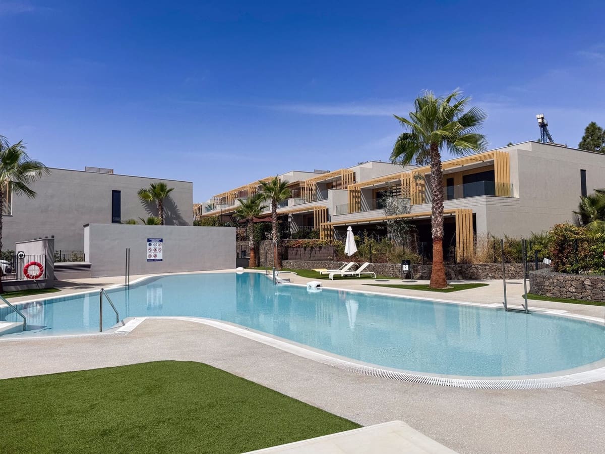 3 bedroom Townhouse for sale in El Chaparral with pool garage - € 889,500 (Ref: 10065495)